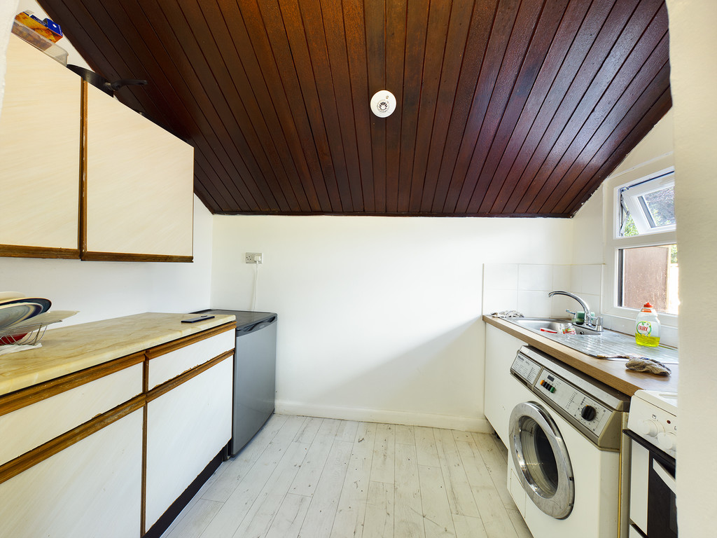 3 bed semi-detached house to rent in Madeira Avenue, Horsham, RH12  - Property Image 6