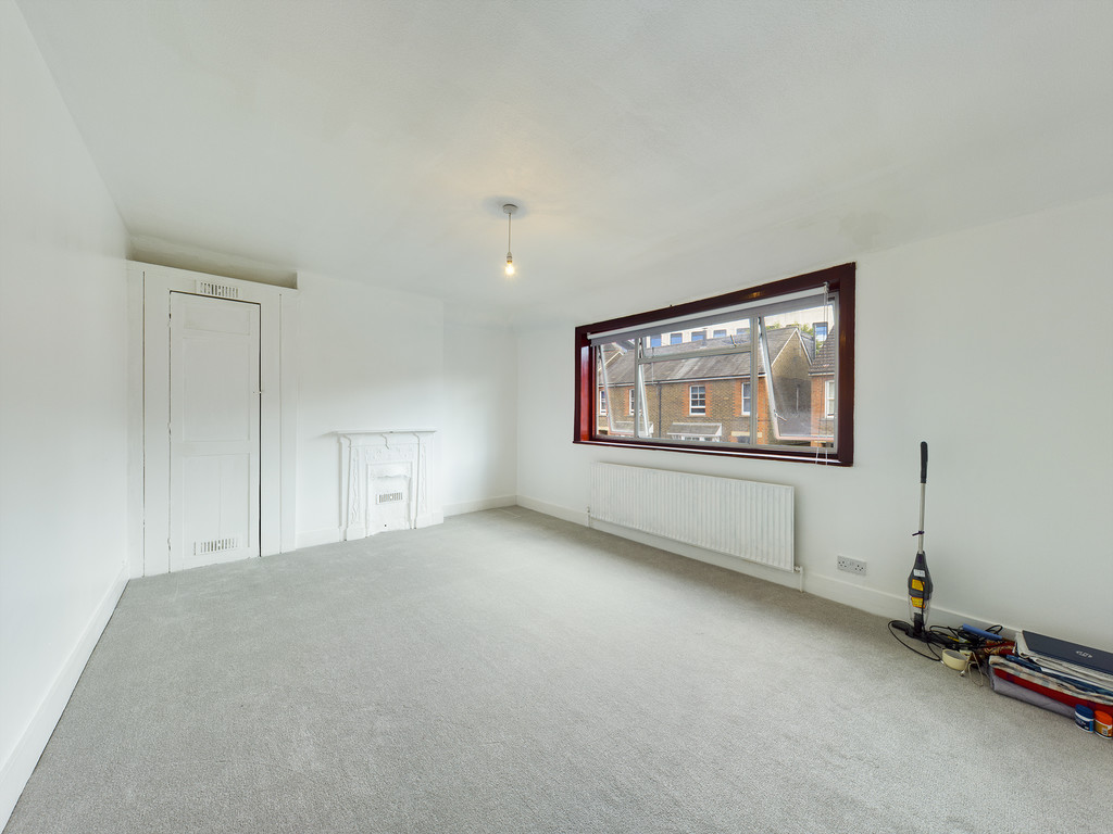 3 bed semi-detached house to rent in Madeira Avenue, Horsham, RH12  - Property Image 10