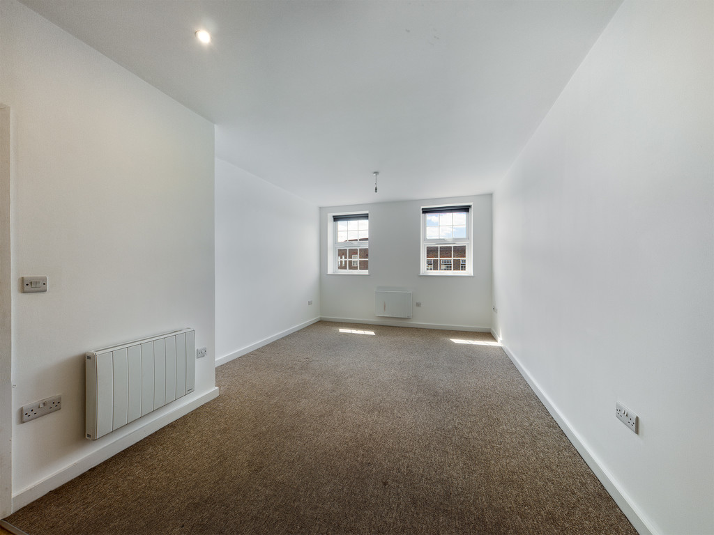 2 bed flat to rent in South Road, Haywards Heath, RH16 - Property Image 5