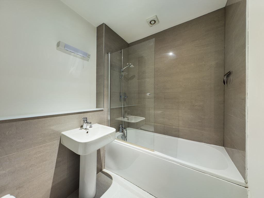 2 bed flat to rent in South Road, Haywards Heath, RH16 - Property Image 6