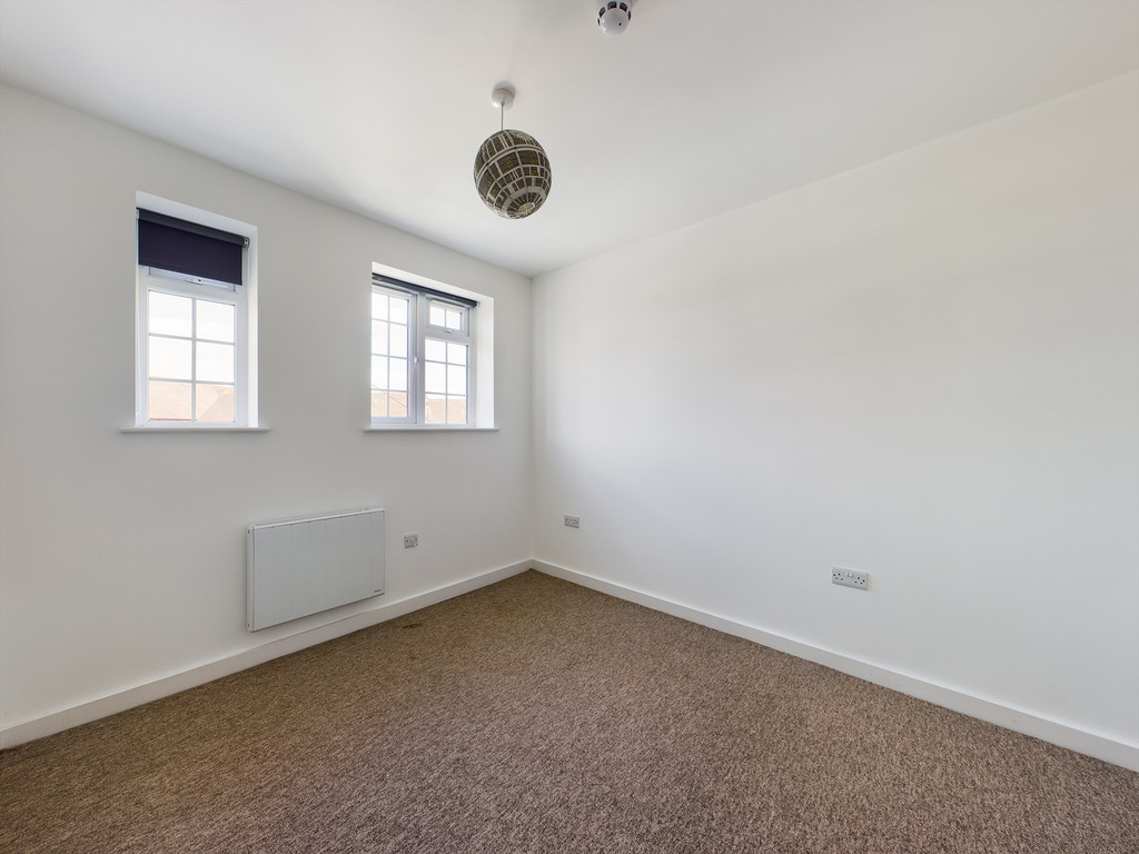 2 bed flat to rent in South Road, Haywards Heath, RH16 - Property Image 3