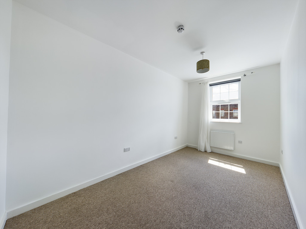 2 bed flat to rent in South Road, Haywards Heath, RH16 - Property Image 4