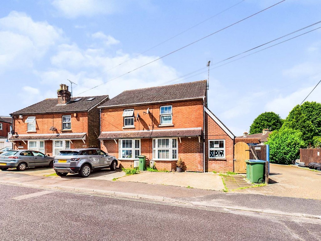 4 bed semi-detached house to rent in Littlehaven Lane, Horsham, RH12  - Property Image 1