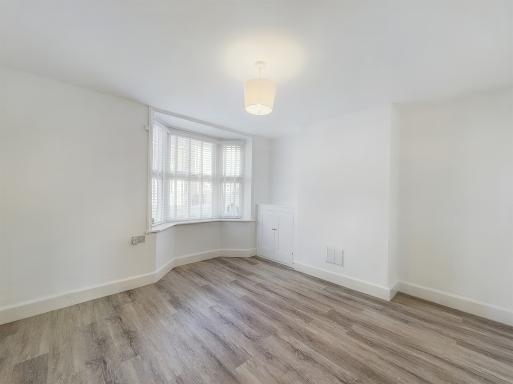 4 bed semi-detached house to rent in Littlehaven Lane, Horsham, RH12  - Property Image 5