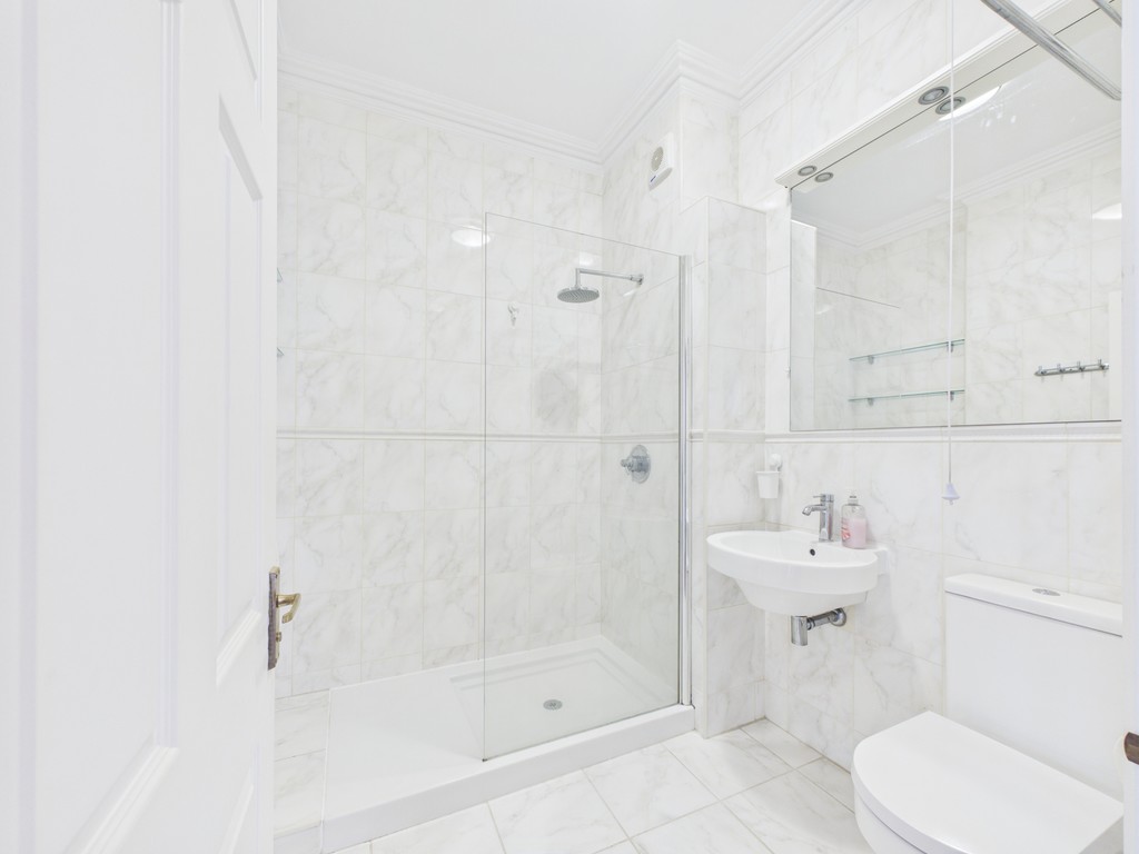 2 bed apartment to rent in Forest Road, Colgate  - Property Image 10
