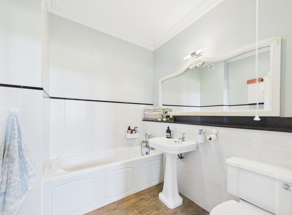 2 bed apartment to rent in Forest Road, Colgate  - Property Image 25