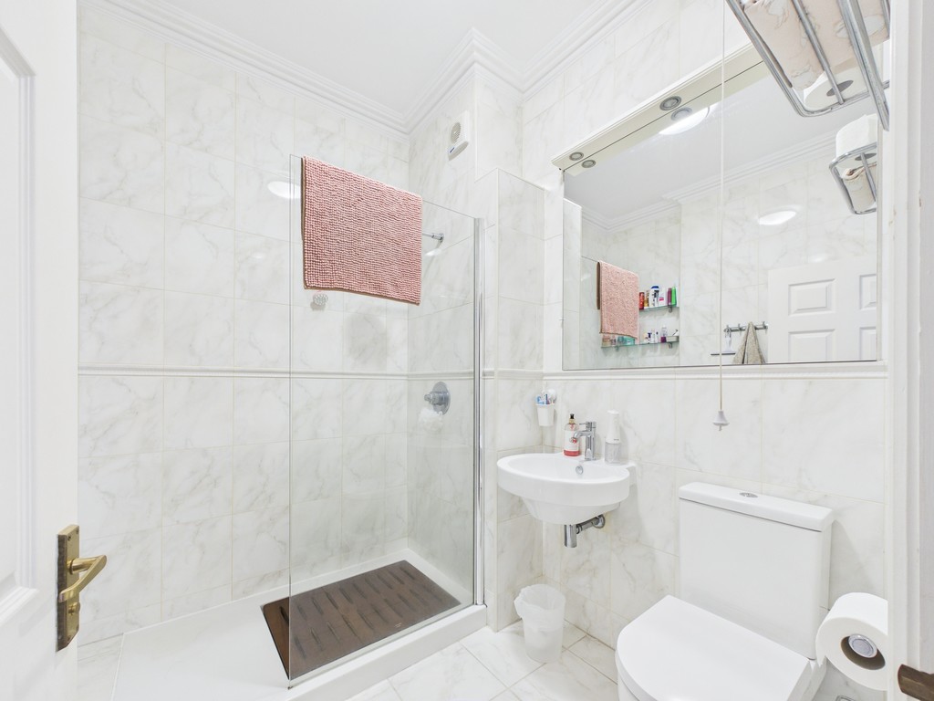 2 bed apartment to rent in Forest Road, Colgate  - Property Image 28