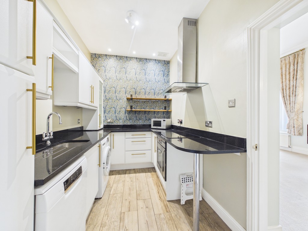 2 bed apartment to rent in Forest Road, Colgate  - Property Image 4