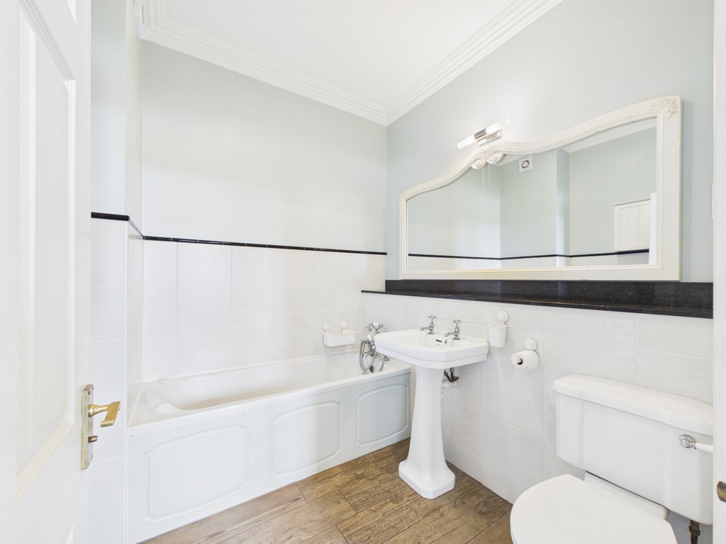 2 bed apartment to rent in Forest Road, Colgate  - Property Image 9