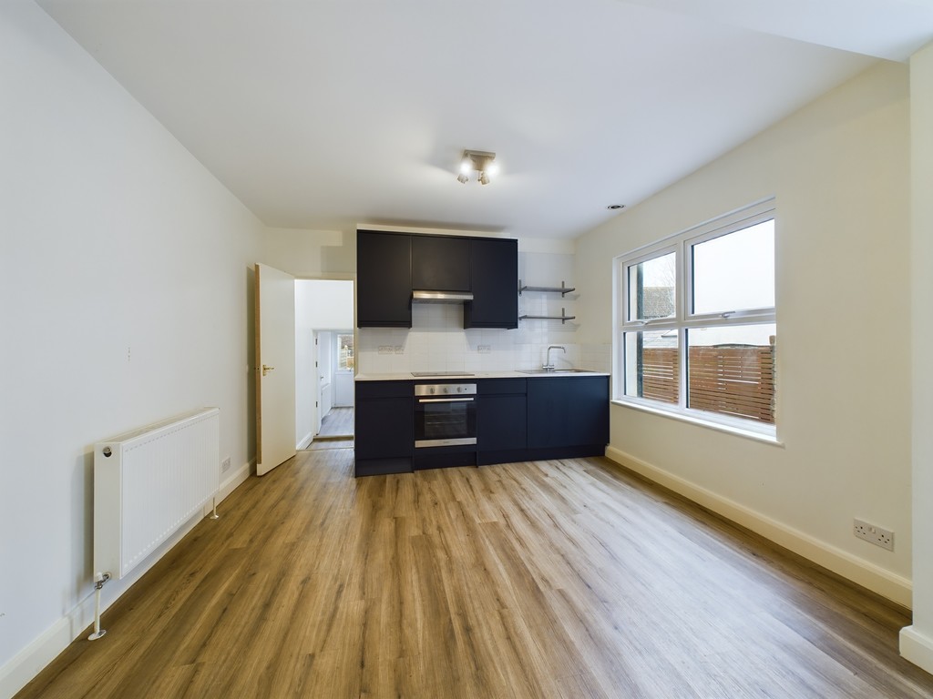 2 bed ground floor flat to rent in Ground Floor Flat, 168 Freshfield Road