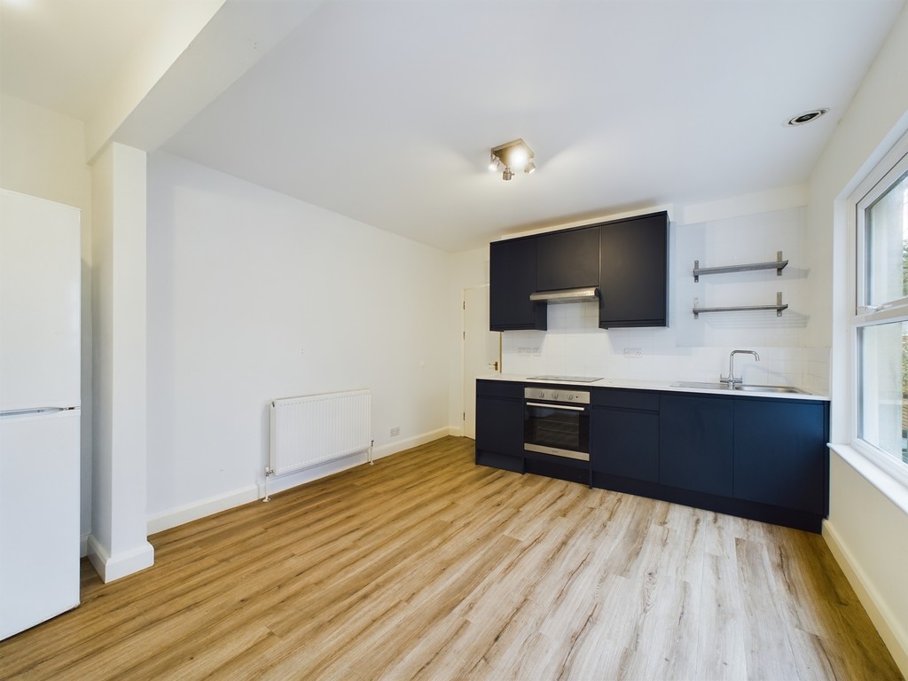 2 bed ground floor flat to rent in Ground Floor Flat, 168 Freshfield Road  - Property Image 4