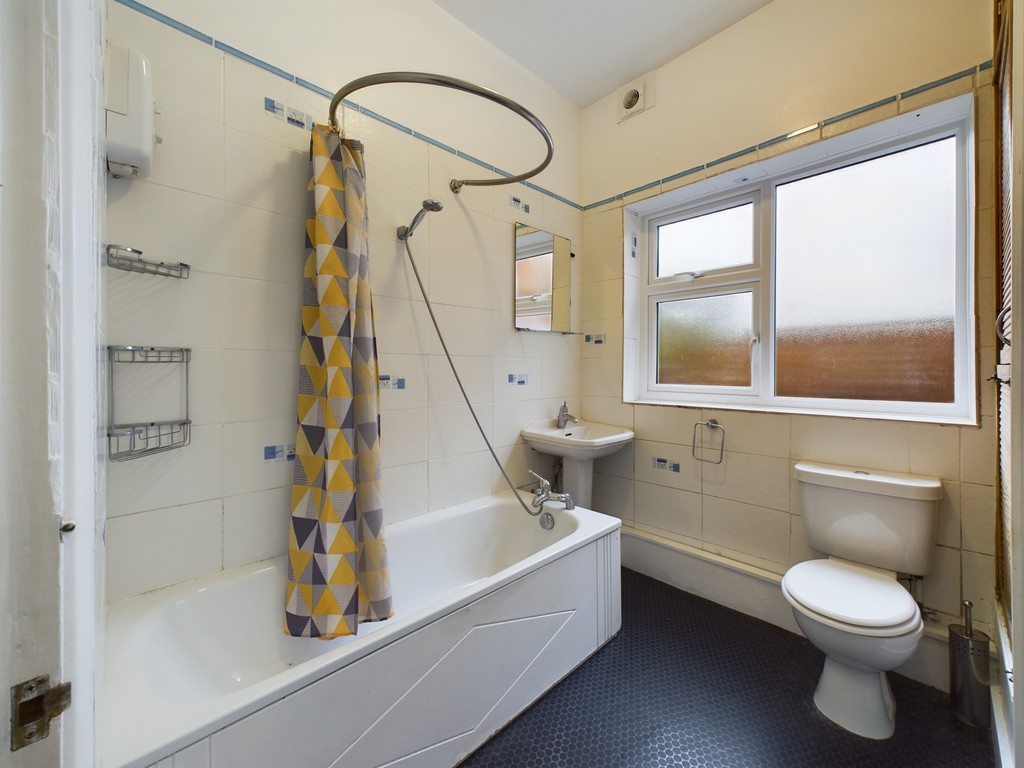 2 bed ground floor flat to rent in Ground Floor Flat, 168 Freshfield Road  - Property Image 5