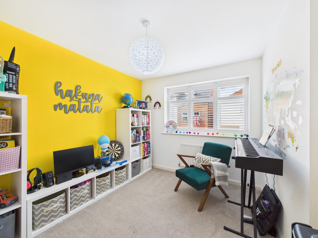 5 bed detached house to rent in Ellis Road, Broadbridge Heath - Property Image 20