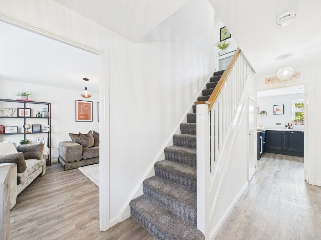 5 bed detached house to rent in Ellis Road, Broadbridge Heath - Property Image 13