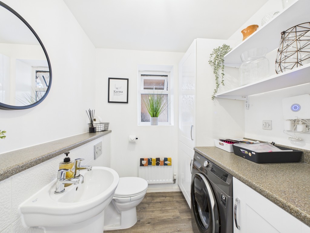 5 bed detached house to rent in Ellis Road, Broadbridge Heath - Property Image 12