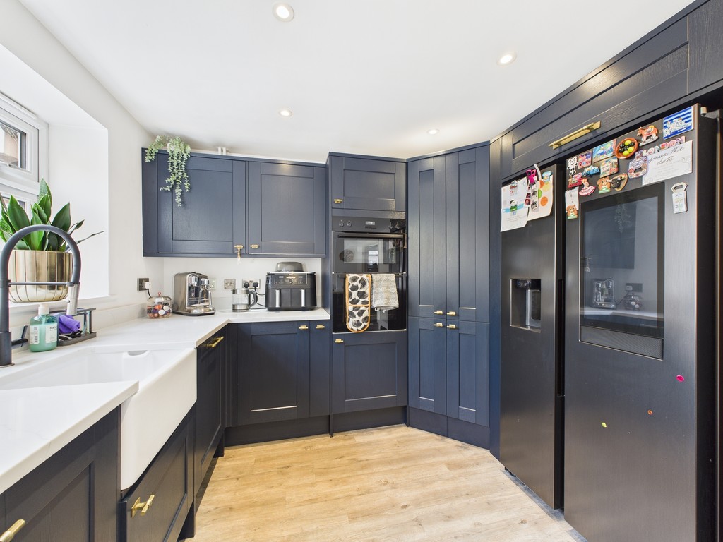 5 bed detached house to rent in Ellis Road, Broadbridge Heath - Property Image 6