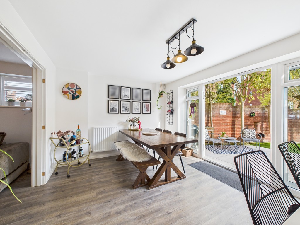 5 bed detached house to rent in Ellis Road, Broadbridge Heath - Property Image 8