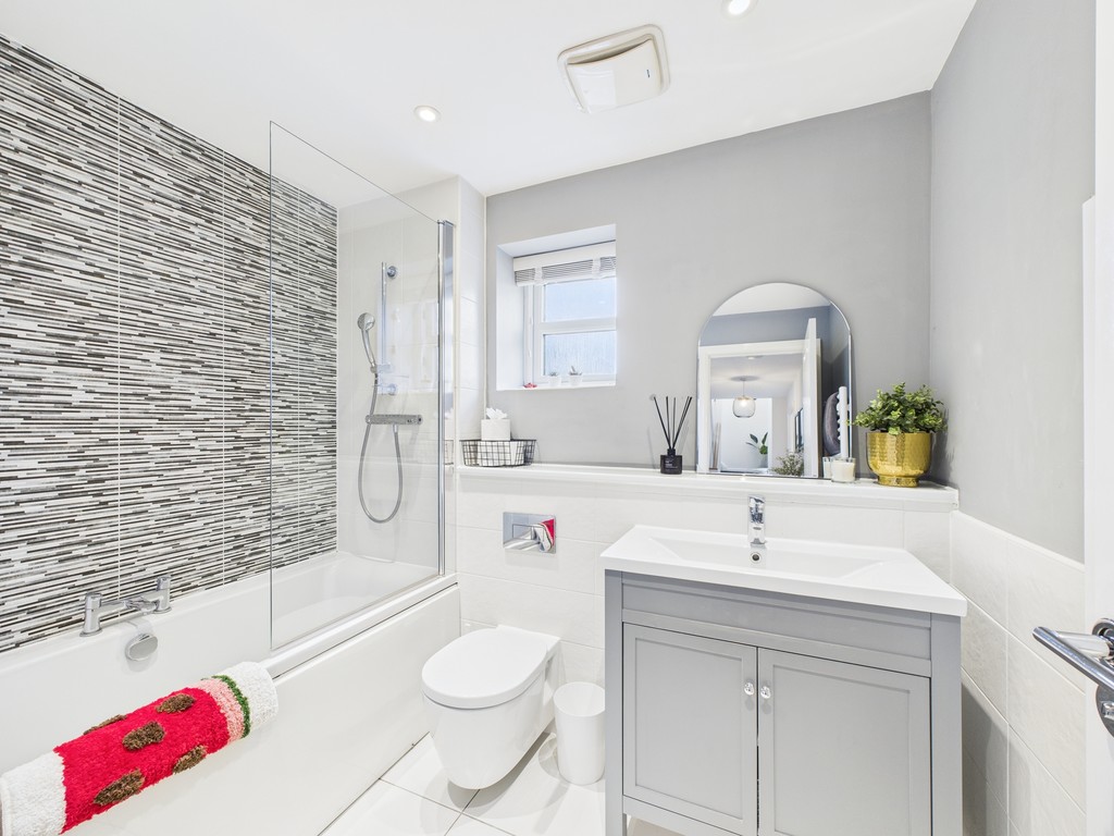 5 bed detached house to rent in Ellis Road, Broadbridge Heath - Property Image 16