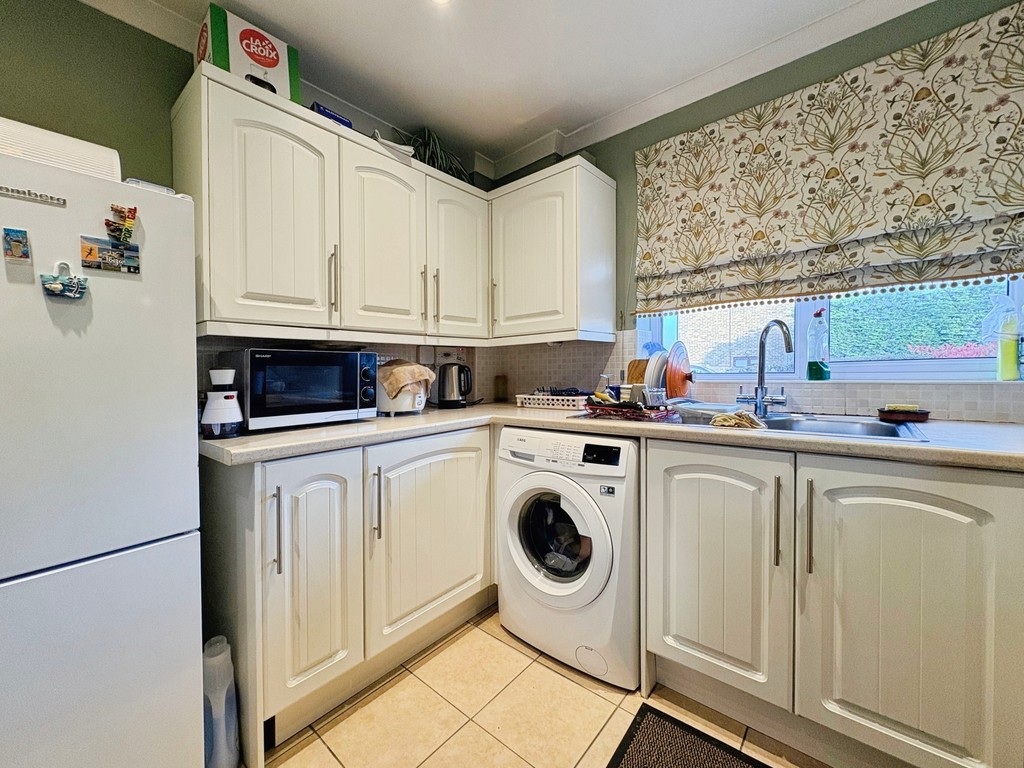 2 bed terraced house to rent in Ash Road, Southwater  - Property Image 9