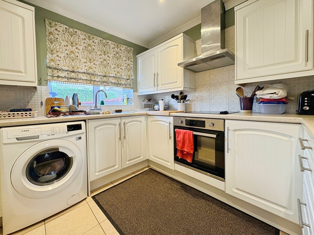 2 bed terraced house to rent in Ash Road, Southwater  - Property Image 2