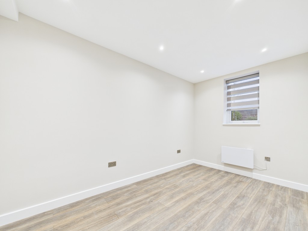 1 bed ground floor flat to rent in London Road, Burgess Hill  - Property Image 4