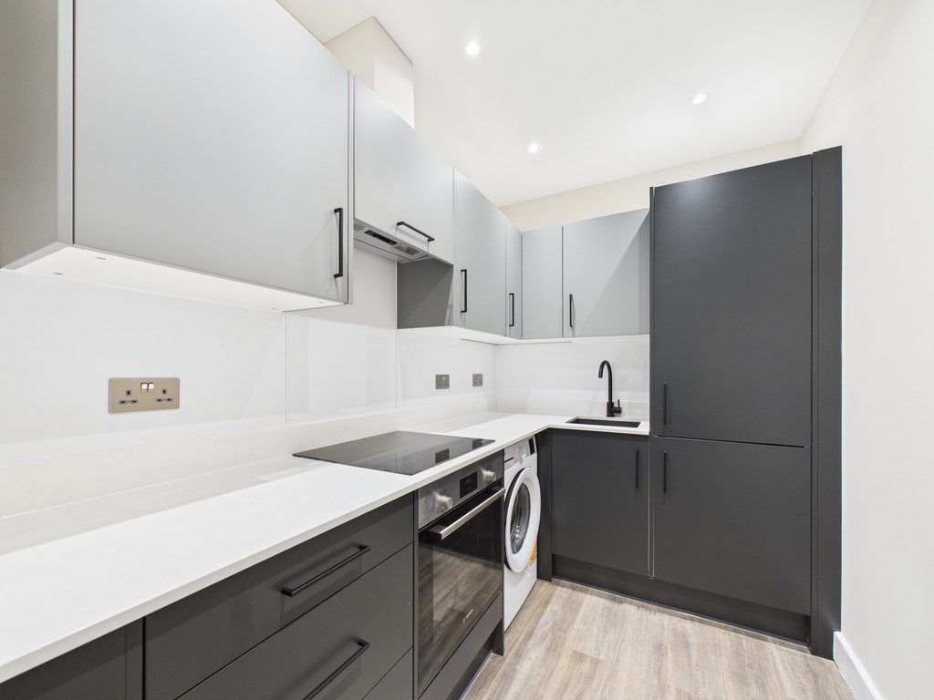 1 bed ground floor flat to rent in London Road, Burgess Hill  - Property Image 2