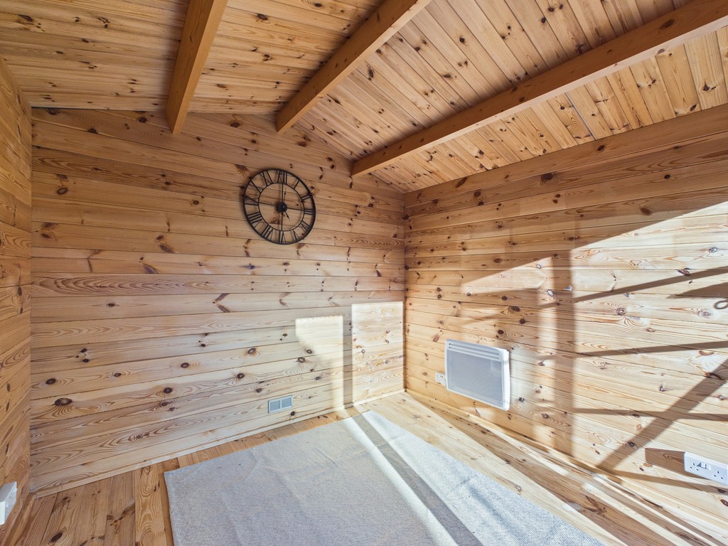 2 bed semi-detached bungalow to rent in Shepherds Way, Horsham  - Property Image 13