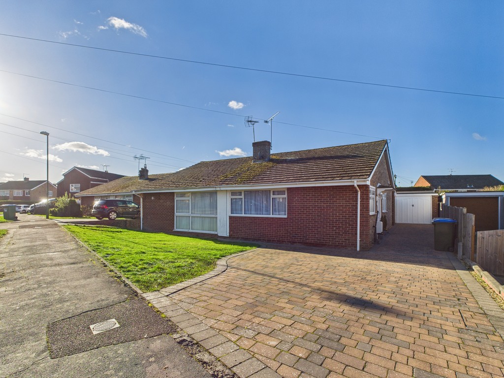2 bed semi-detached bungalow to rent in Shepherds Way, Horsham - Property Image 1