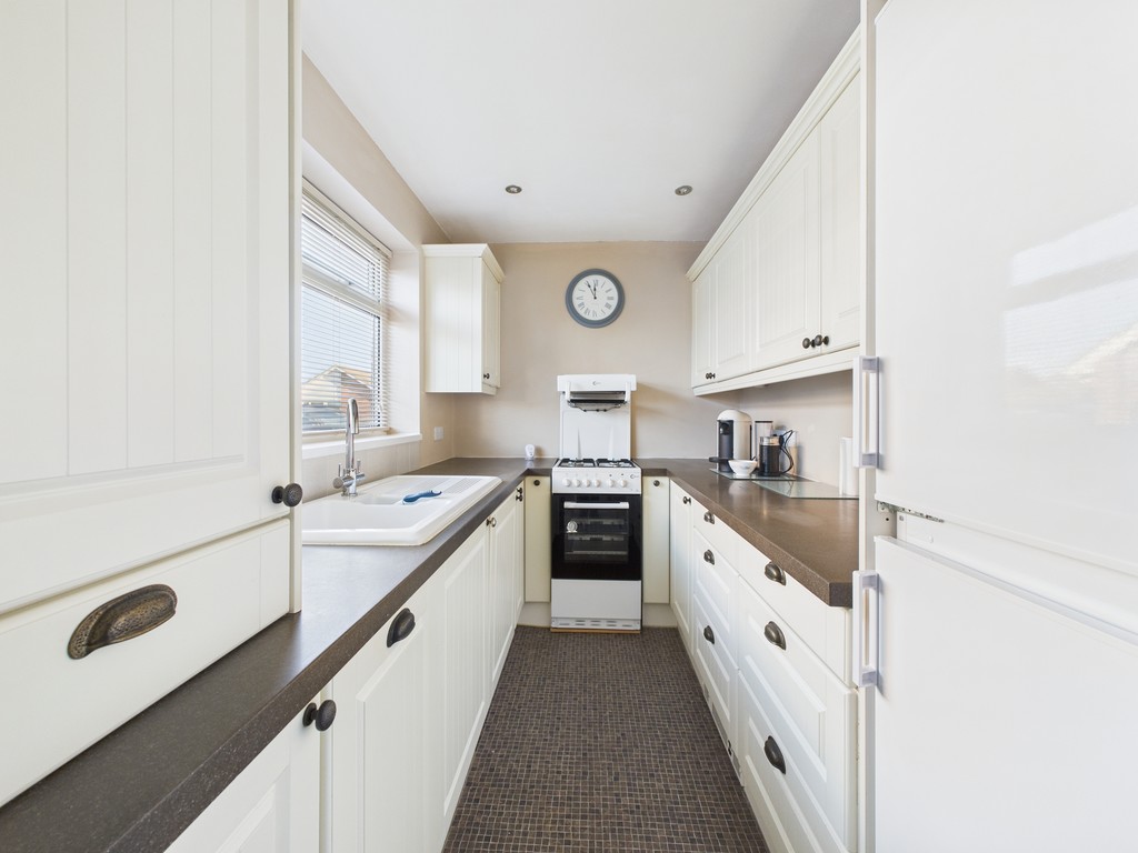 2 bed semi-detached bungalow to rent in Shepherds Way, Horsham  - Property Image 2