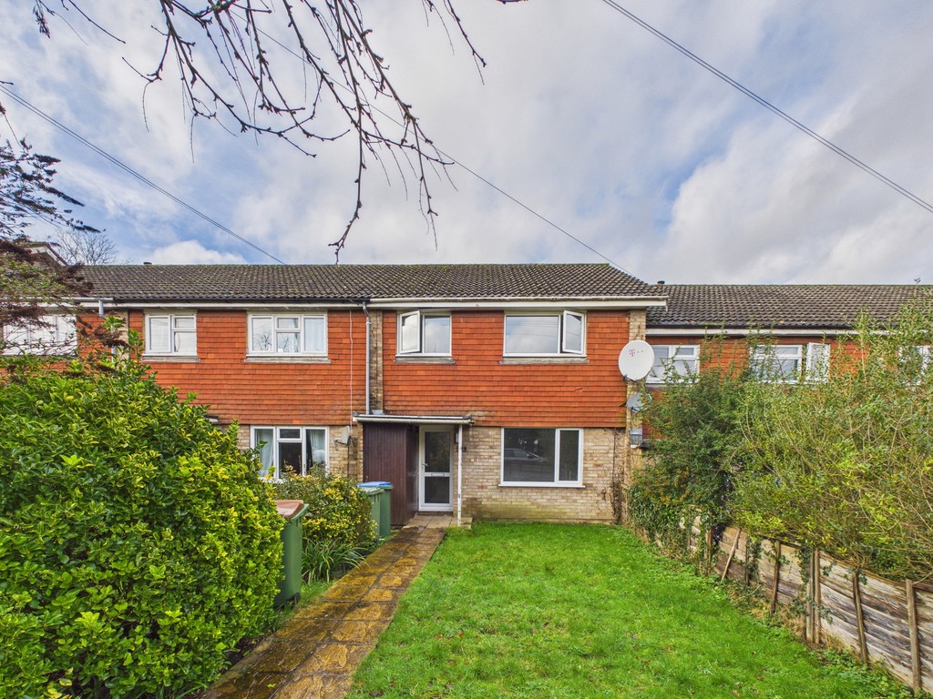 3 bed terraced house to rent in Rusper Road, Horsham
