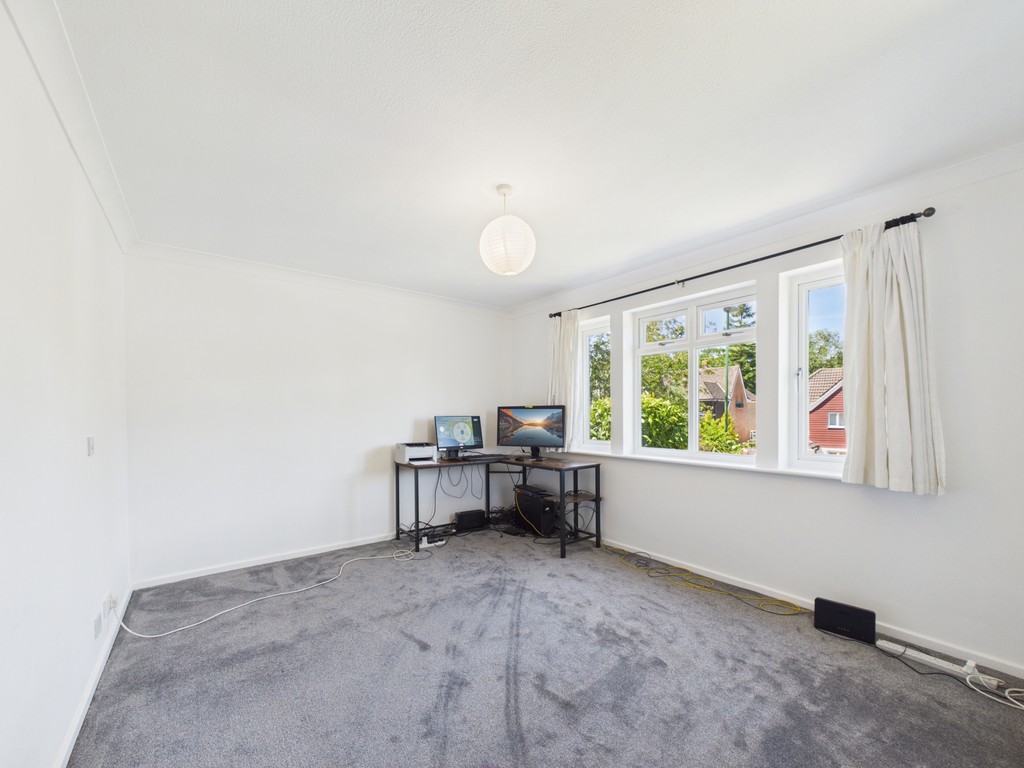 2 bed detached bungalow to rent in Penland Road, Haywards Heath  - Property Image 8