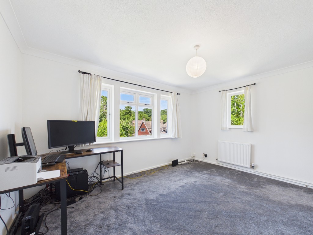 2 bed detached bungalow to rent in Penland Road, Haywards Heath  - Property Image 9