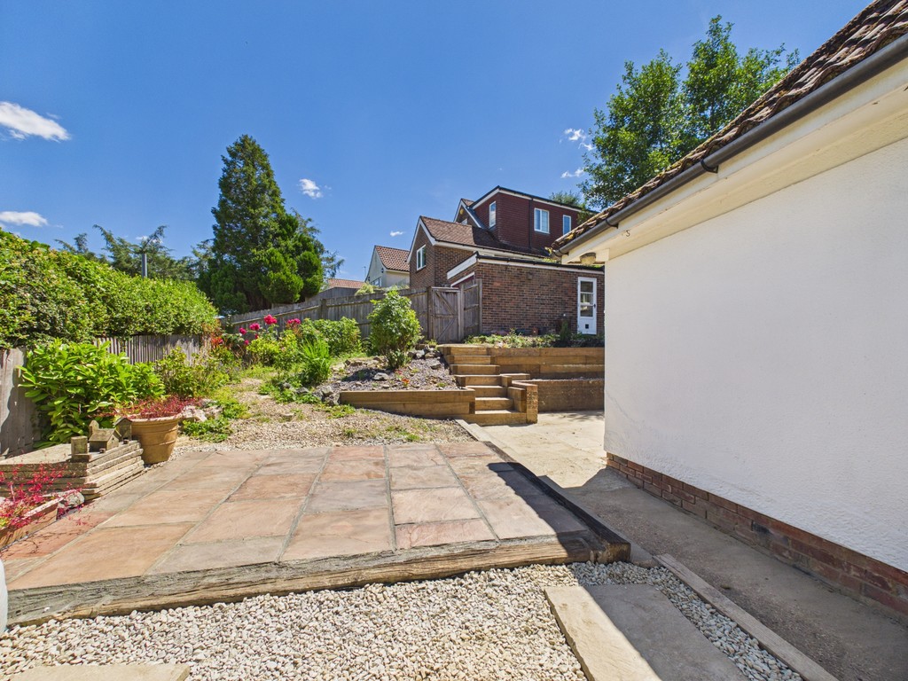 2 bed detached bungalow to rent in Penland Road, Haywards Heath  - Property Image 12