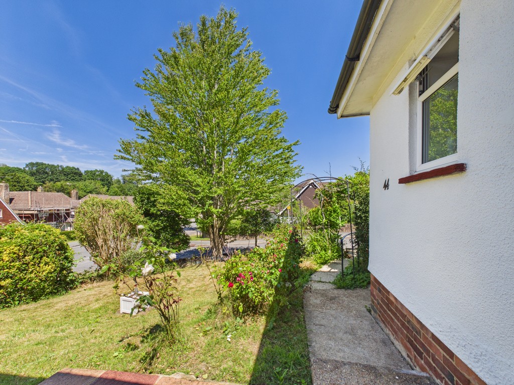2 bed detached bungalow to rent in Penland Road, Haywards Heath  - Property Image 11