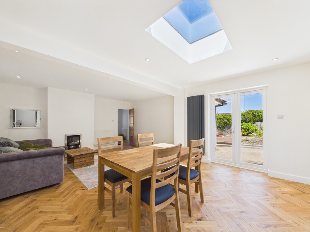 2 bed detached bungalow to rent in Penland Road, Haywards Heath  - Property Image 5