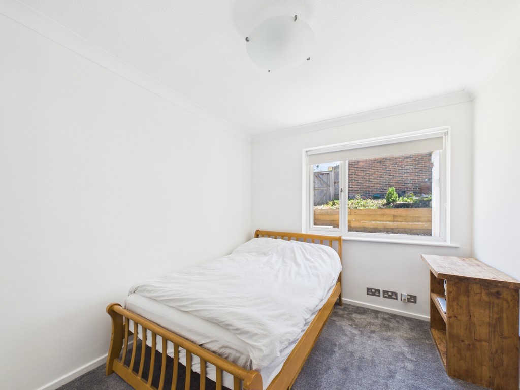 2 bed detached bungalow to rent in Penland Road, Haywards Heath  - Property Image 7