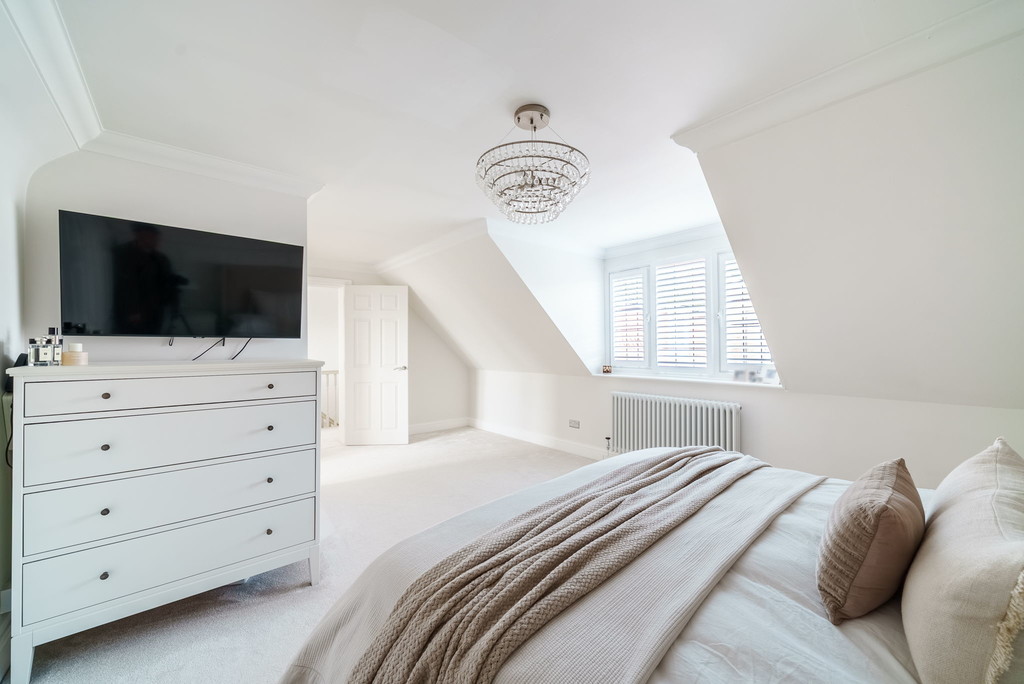 5 bed detached house to rent in The Marches, Kingsfold, RH12  - Property Image 10