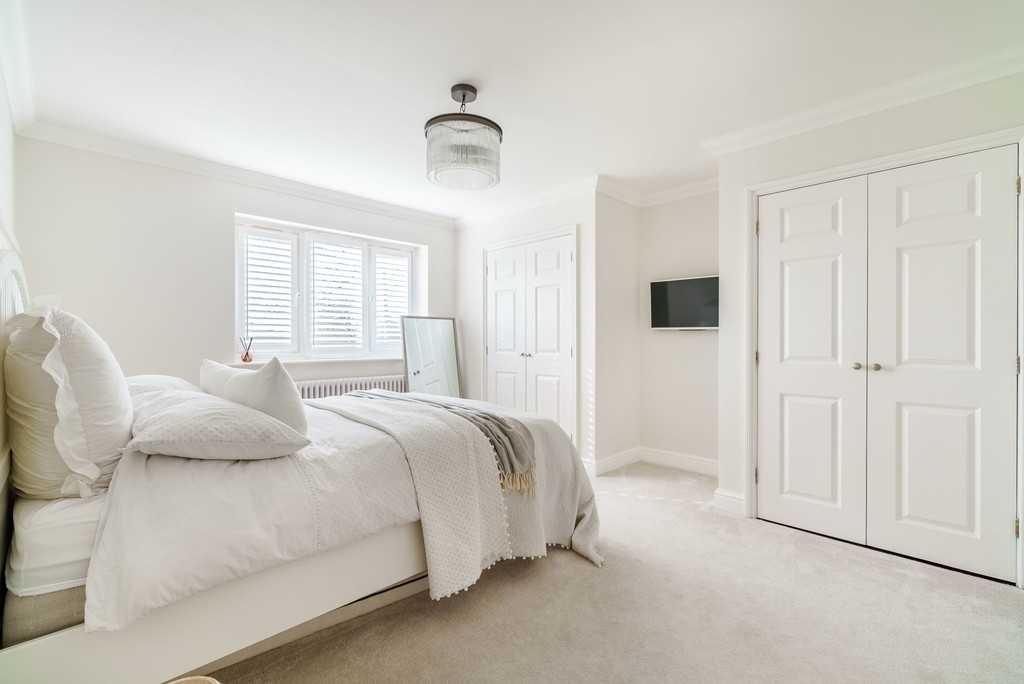 5 bed detached house to rent in The Marches, Kingsfold, RH12  - Property Image 14