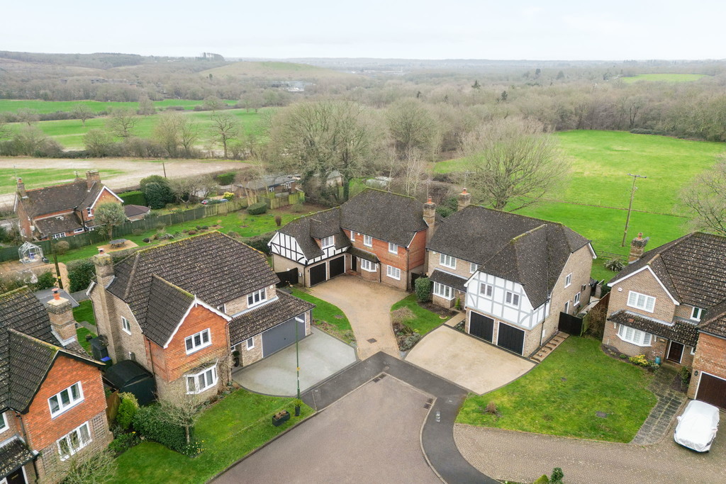 5 bed detached house to rent in The Marches, Kingsfold, RH12  - Property Image 19