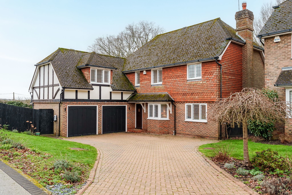 5 bed detached house to rent in The Marches, Kingsfold, RH12  - Property Image 1