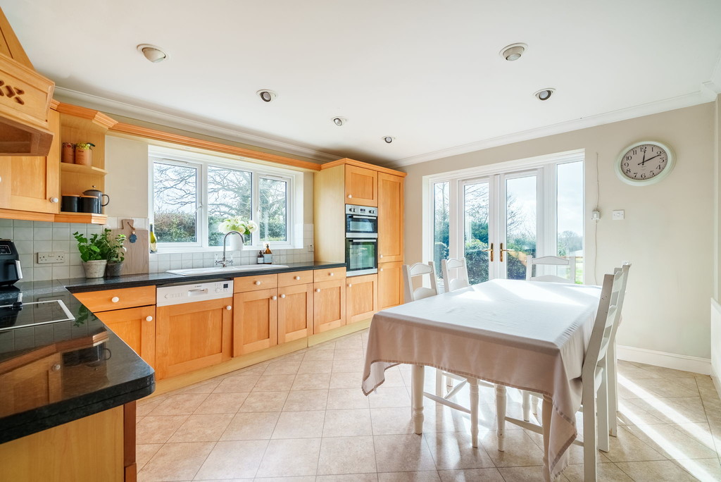 5 bed detached house to rent in The Marches, Kingsfold, RH12  - Property Image 4