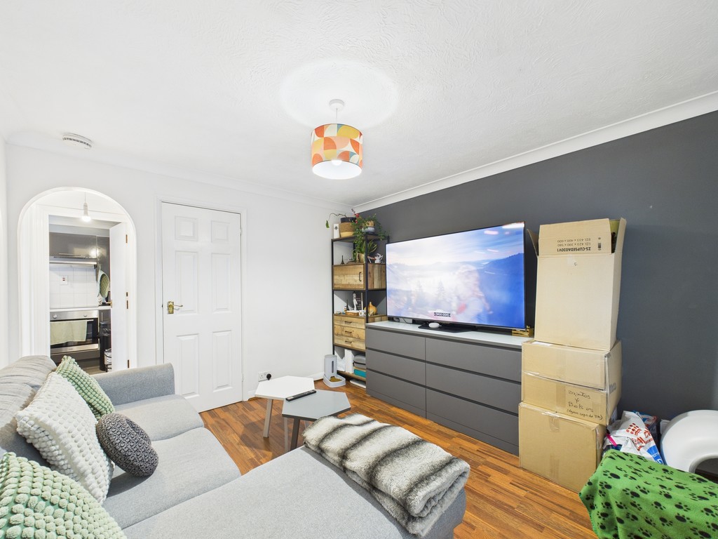 1 bed flat to rent in Hollin Court, Crawley  - Property Image 3