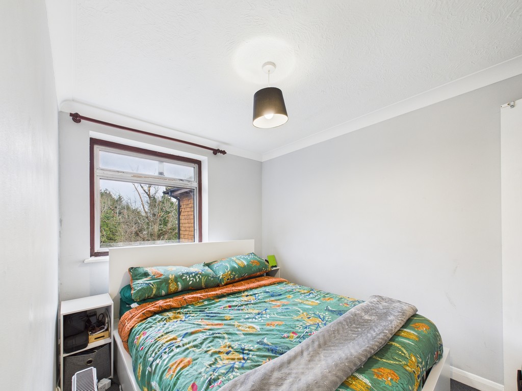 1 bed flat to rent in Hollin Court, Crawley  - Property Image 6