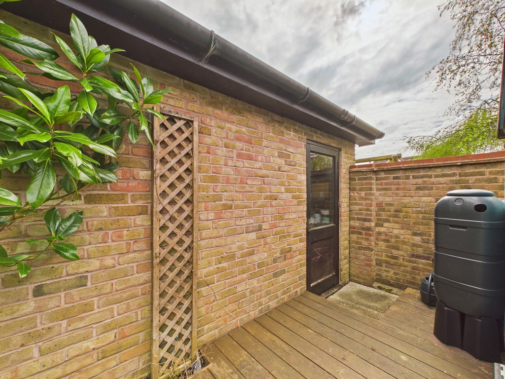 2 bed terraced house to rent in Park Farm Close, Horsham, RH12 - Property Image 12