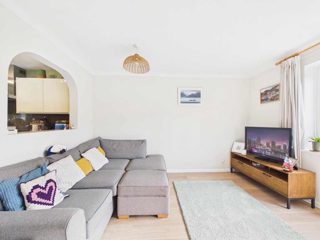 2 bed terraced house to rent in Park Farm Close, Horsham, RH12 - Property Image 4