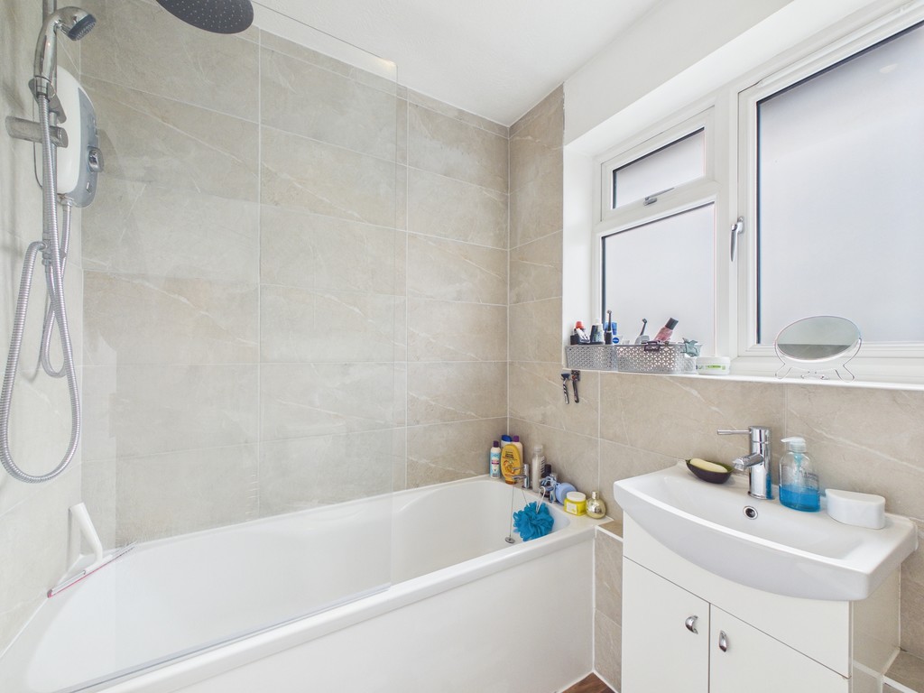 2 bed terraced house to rent in Park Farm Close, Horsham, RH12 - Property Image 6