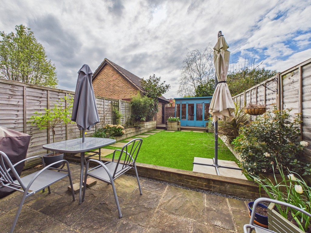 2 bed terraced house to rent in Park Farm Close, Horsham, RH12 - Property Image 10