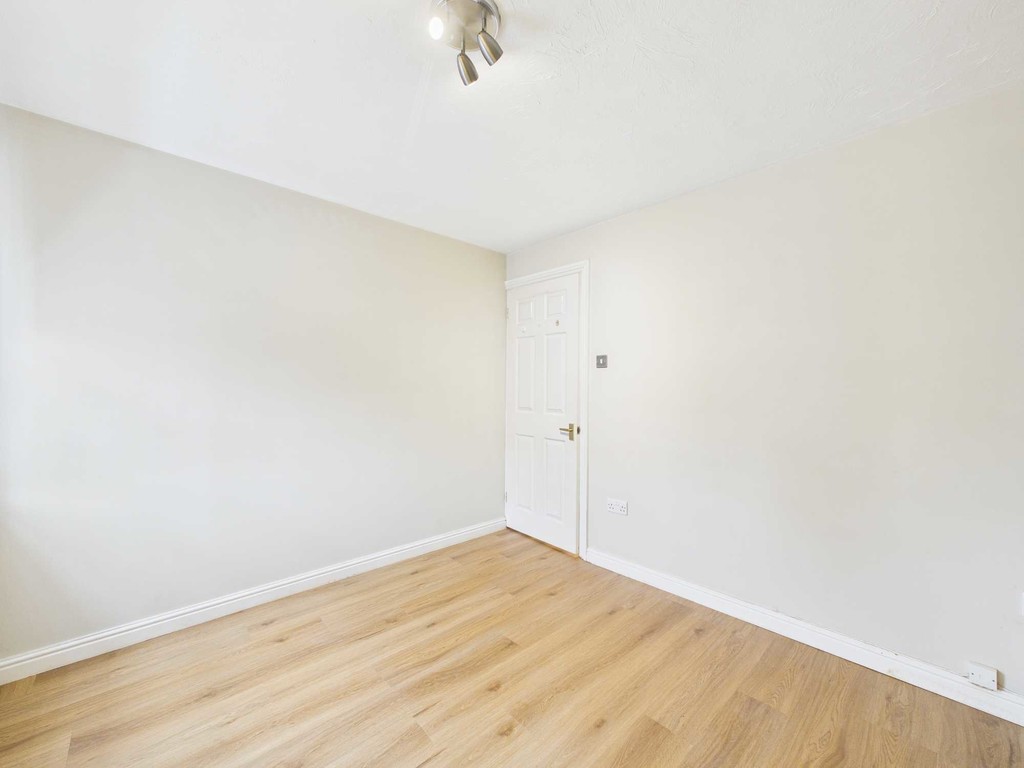 2 bed ground floor maisonette to rent in Ashdown Court, Oak Tree Way, Horsham  - Property Image 11