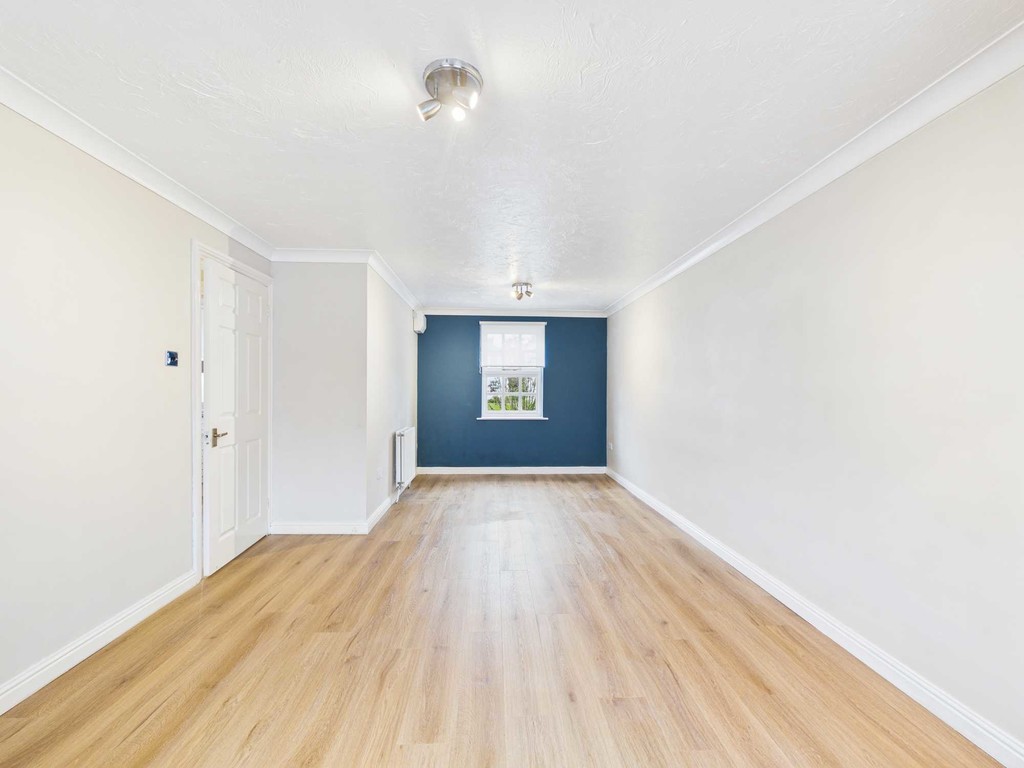 2 bed ground floor maisonette to rent in Ashdown Court, Oak Tree Way, Horsham  - Property Image 4