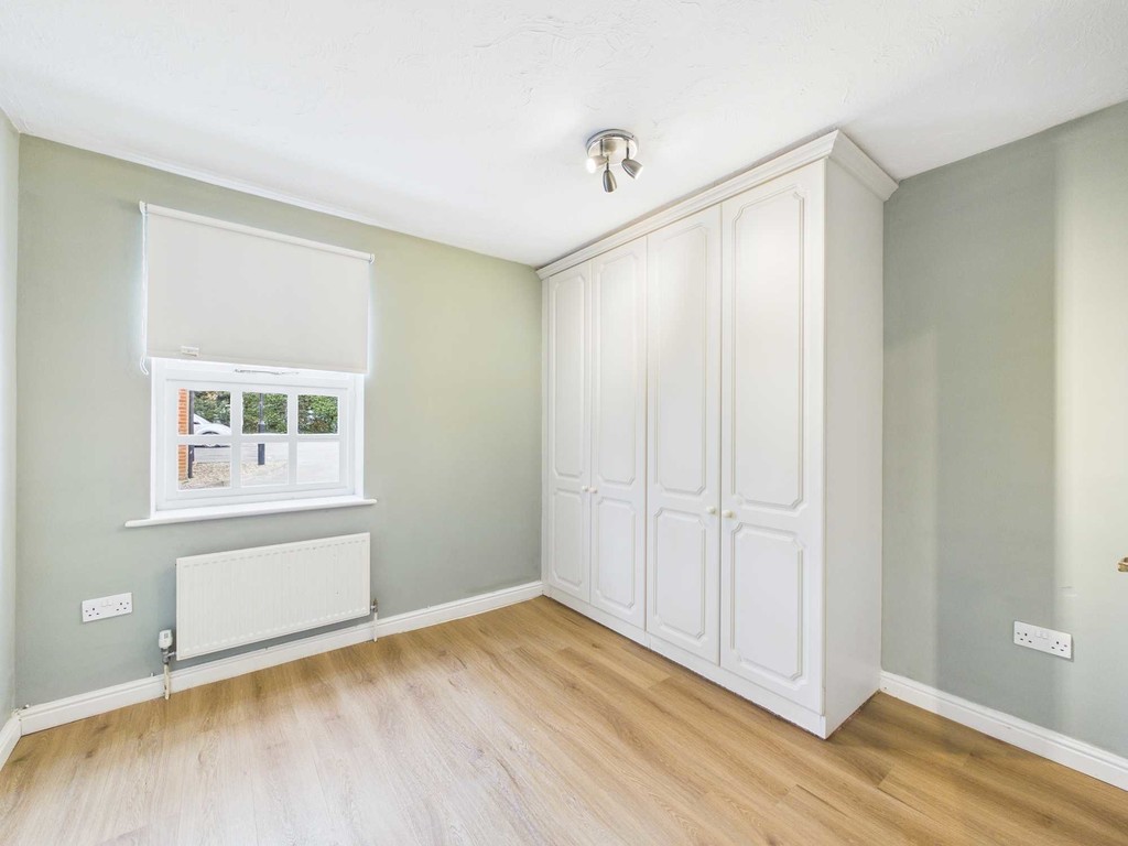 2 bed ground floor maisonette to rent in Ashdown Court, Oak Tree Way, Horsham  - Property Image 7